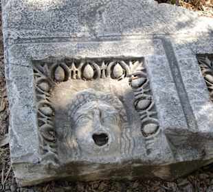 Ein Stein vor dem Thaeter