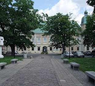 Ławeczki przy Zamku Ujazdowskim