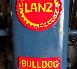 Landwirtschaftliche Geräte im Schuppen