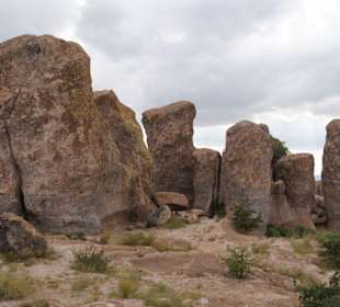 Ein Trail führt durch die Felsen