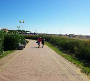 Die Promenade entlang geht KM weise 
