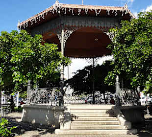 Pavillon am zentralen Punkt der Uferpromenade