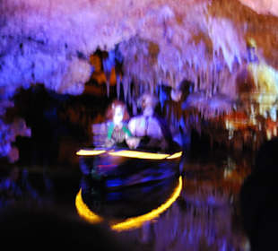 Konzert mit einfahrendem Boot