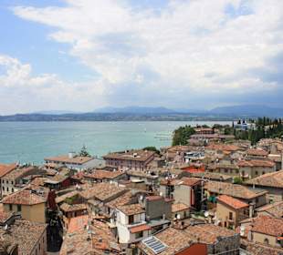 Blick von der Scaligerburg auf Sirmione