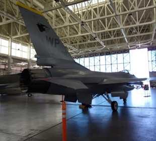 Im Flugzeug und Hubschaubermuseum