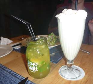 Milkshake und Zitronen/MelisseFruchtjuice
