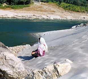 Meditation am Ganges in Rishikesh