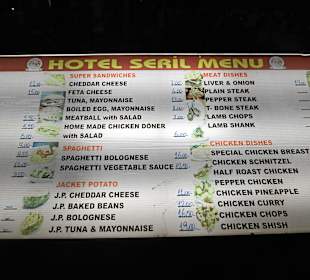 Speisekarte eines Restaurants an der Promenade