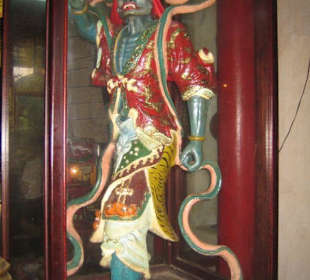 Die lebensgroße Figur eines bösen Geistes.