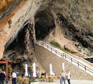 Eingang und Ausgang der Höhle von Arta