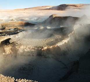 Geyser in Salar de Uyuni-Bolivia