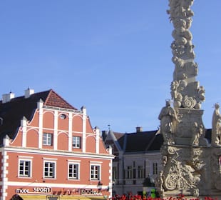 Haus am Kornplatz mit Pestsäule