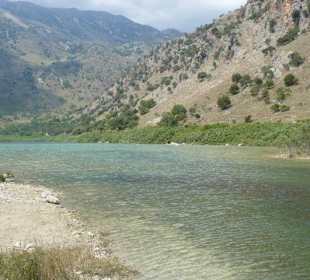 Süßwassersee nähe des Hotel Vardis