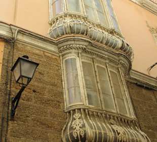 Man staunt über die zahllosen Balkonausbauten