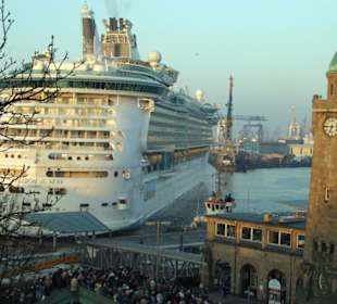 Große Hafenrundfahrt