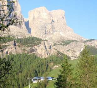 Colfosco Blick zum Grödner Joch