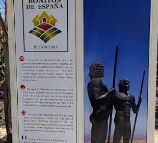 Hinweistafel der Statuen