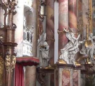 Chorgestühl mit Hl. Geist Orgel