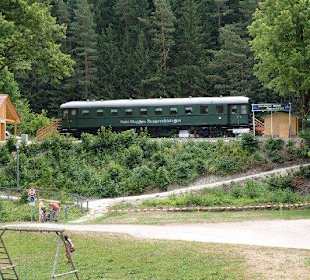 Vor dem Rastwaggon