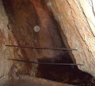 Wasserfall in der Höhle