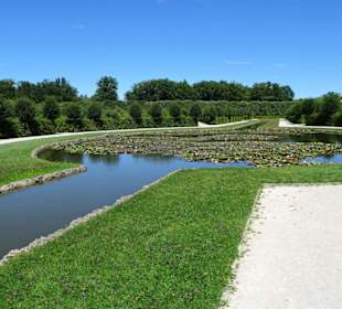 Rundgang durch den Kanalgarten der Eremitage