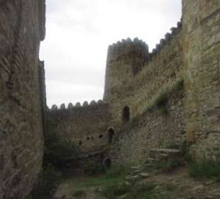 Festungsmauer mit Wehrturm