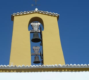 Kirchturm und Himmelsblau ein toller Kontrast