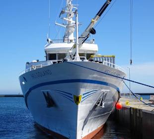 Die MS Helgoland am Kai