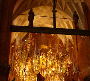 Brigittenkirche mit 11 Meter hohem Bernsteinaltar