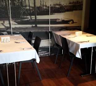 Kafe Zielony Niedźwiedź w środku