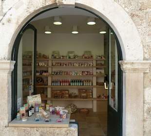 Die Läden sind hübsch eingerichtet.