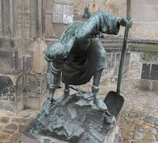 Die Magdeburger Trümmerfrau vor der Johanniskirche