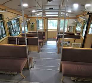 Blick in den Fahrgastraum der Bergbahn