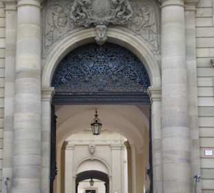 Zugänge zu den Höfen