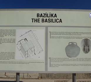 Hinweisschilder im Gelände