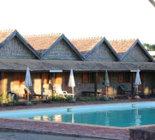 Pool und Unterkunft im Motel d'Isalo