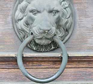 Verschlossene Hauptpforte