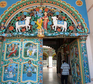 Eingang zum indischen Tempel in Mombasa