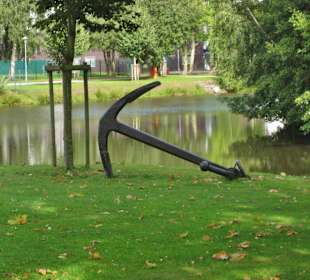 Anker auf der Wiese