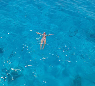 Baden im türkisblauen Meer
