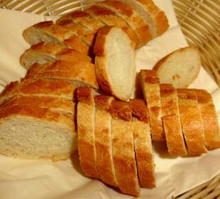 Brot und Kräuterquark als Gruß aus der Küche