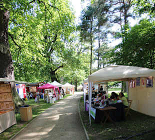 Kunsthandwerk im Franz. Garten