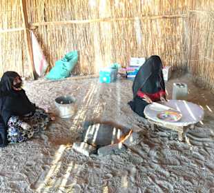 Beduinenfrauen in der Wüste