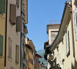 Bei einem Altstadtspaziergang durch Arco