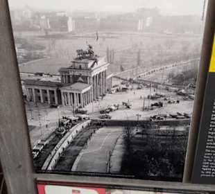 DAs Brandenburger Tor  ganz allein