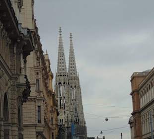 Церковь Обета днем...