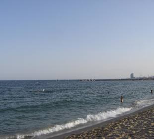 Öffentlicher Strand gegenüber dem Hotel