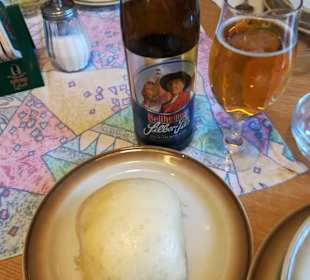 Dampfmudel mit Grummbeersuppe (Kartoffel)