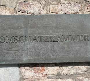 Beim Eingang zur Aachener Domschatzkammer