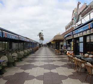 Die Fressmeile direkt am Strand
